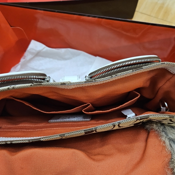 Coach White Leather and Fur Ski Pack Shoulder Bag - Picture 12 of 16